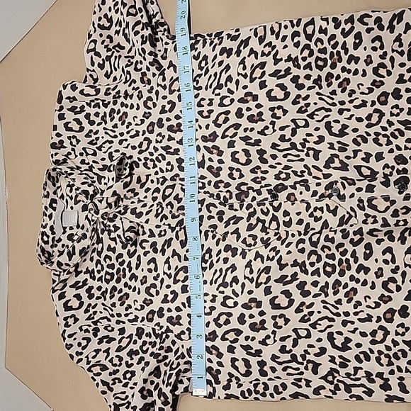 H&M, Size 0, Leopard Print, Long Sleeve, Tie Neck Blouse.  Excellent Condition - Picture 5 of 12